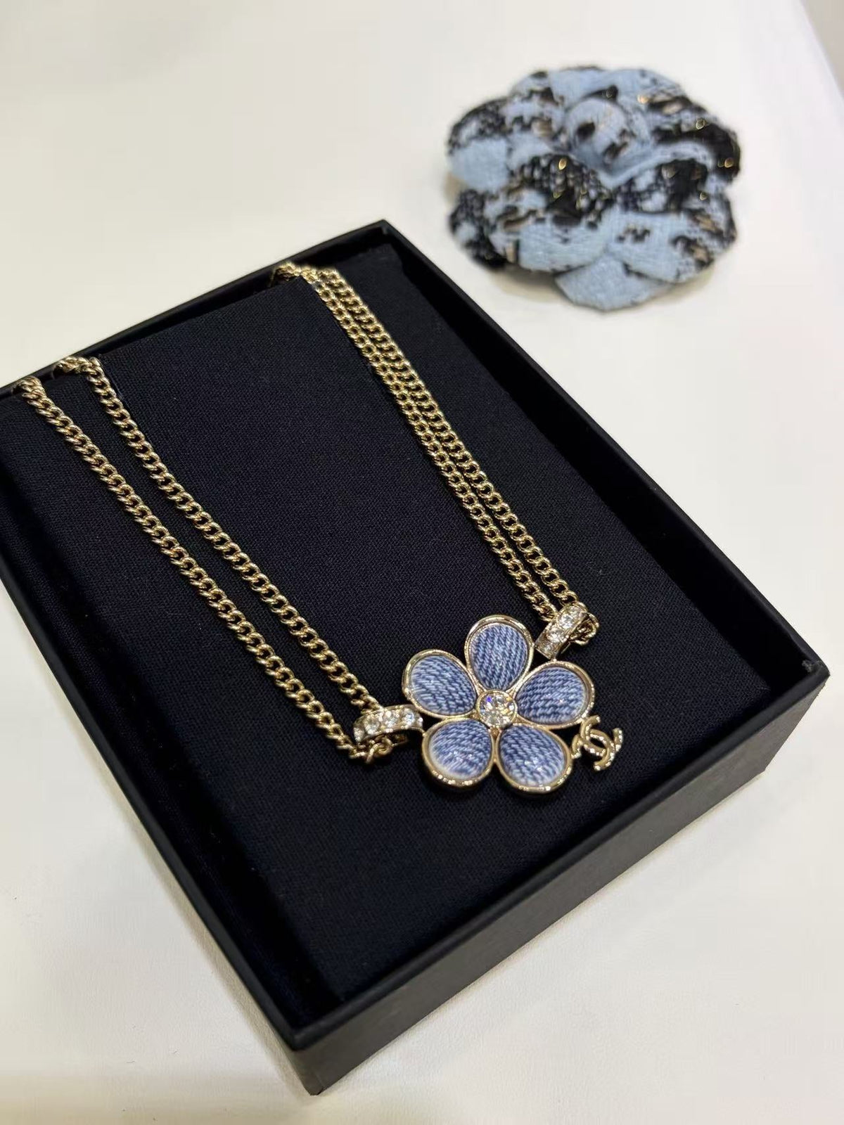 Trendy 18K CC Black And White Diamond Gold Necklace Handcrafted 18K Gold Diamond Necklace Stylish Pendant Necklace For Women Casual Formal Outfit Accessory, CHANE