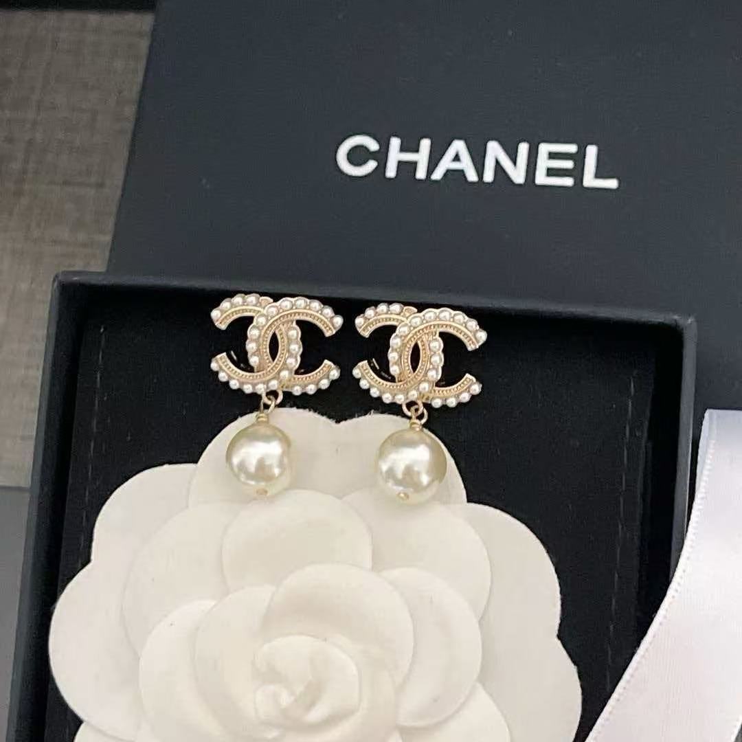 18K CC Black & White Diamond Gold Earrings, CHANE
