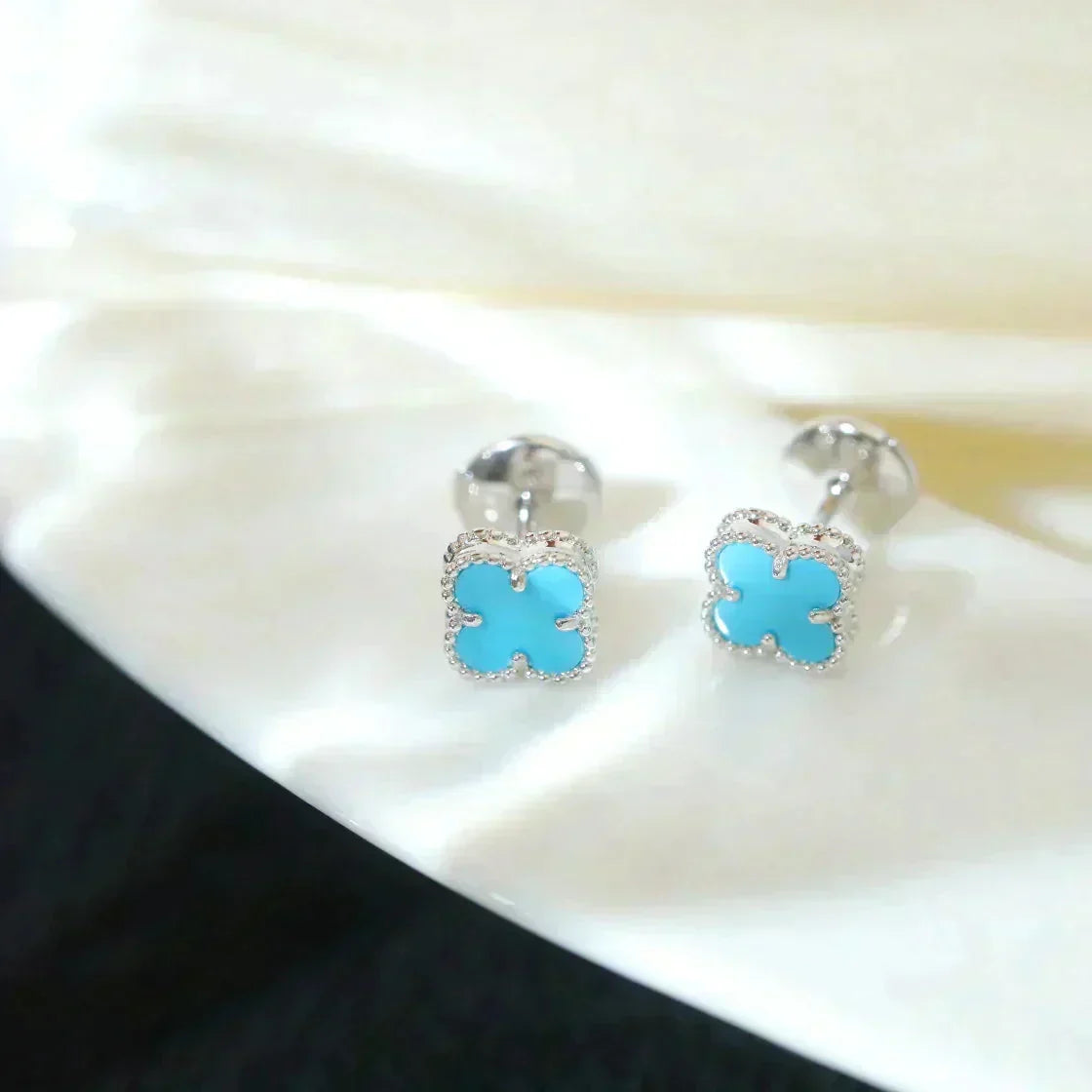 CCjewelry CLOVER MINI 9.5MM ONYX STUD EARRINGS SILVER