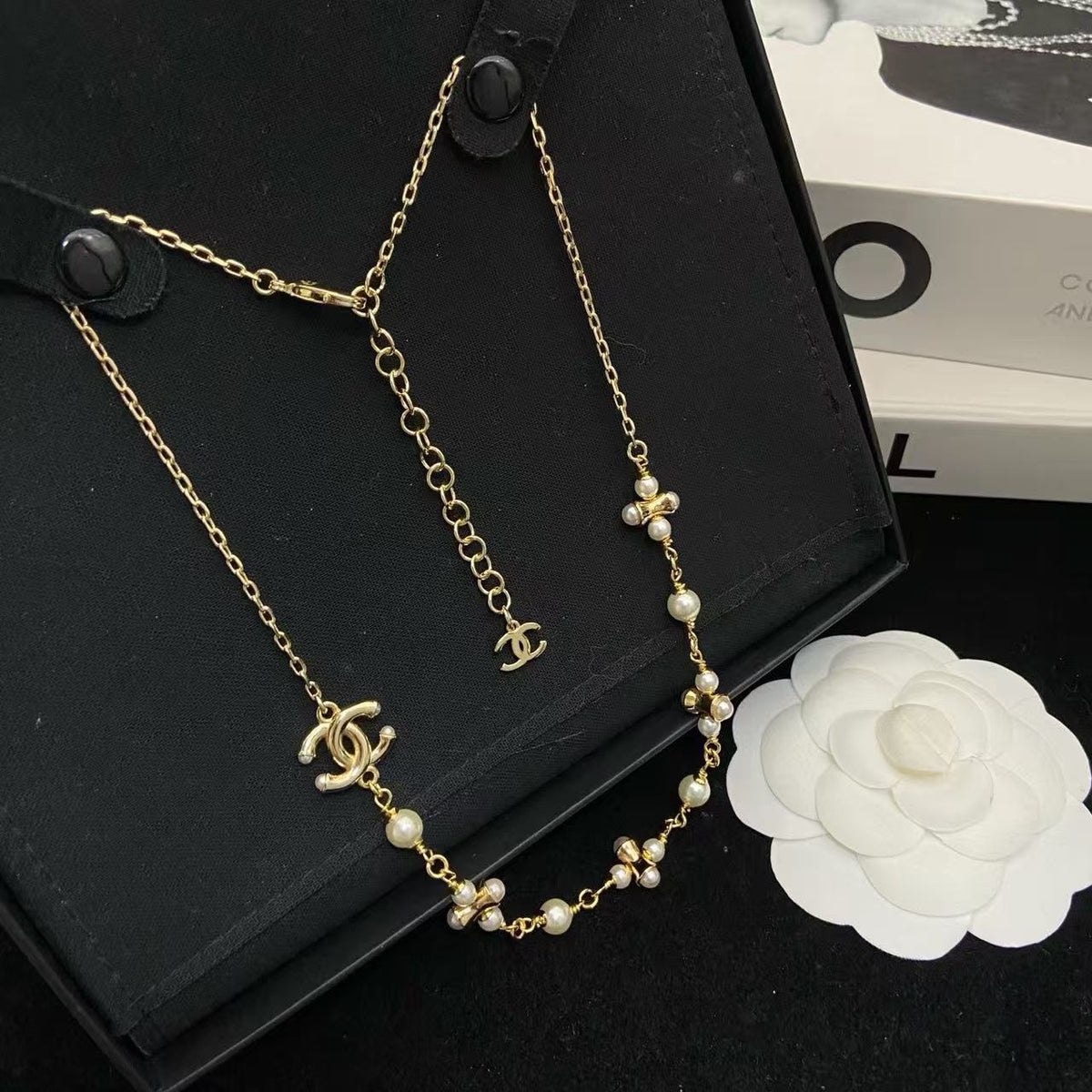 Trendy 18K CC Black And White Diamond Gold Necklace Handcrafted 18K Gold Diamond Necklace Stylish Pendant Necklace For Women Casual Formal Outfit Accessory, CHANE