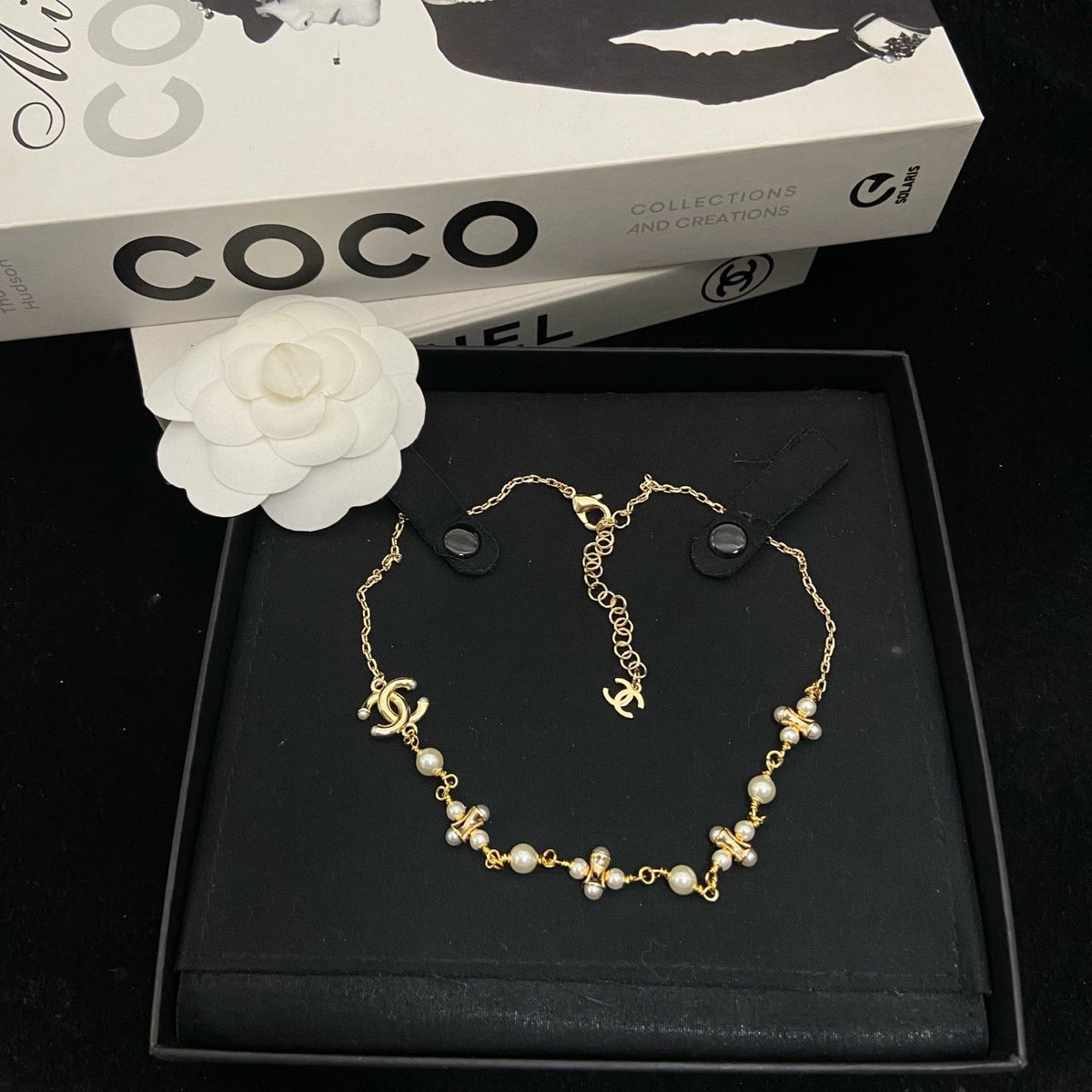 Trendy 18K CC Black And White Diamond Gold Necklace Handcrafted 18K Gold Diamond Necklace Stylish Pendant Necklace For Women Casual Formal Outfit Accessory, CHANE