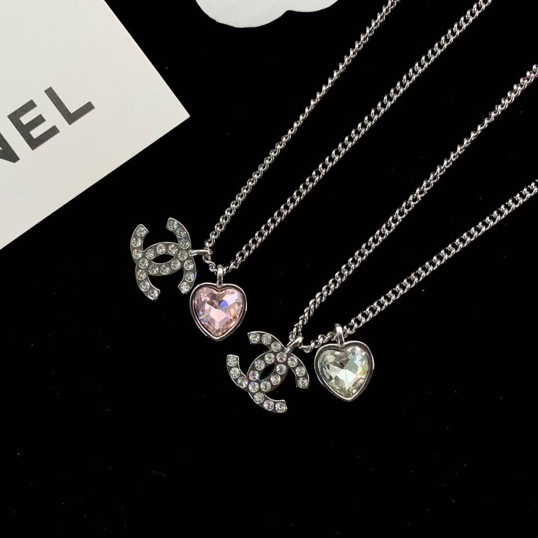 Trendy 18K CC Black And White Diamond Gold Necklace Handcrafted 18K Gold Diamond Necklace Stylish Pendant Necklace For Women Casual Formal Outfit Accessory, CHANE