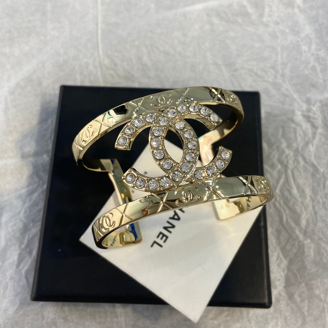 18K CC1 Logo Bangle, CHANE