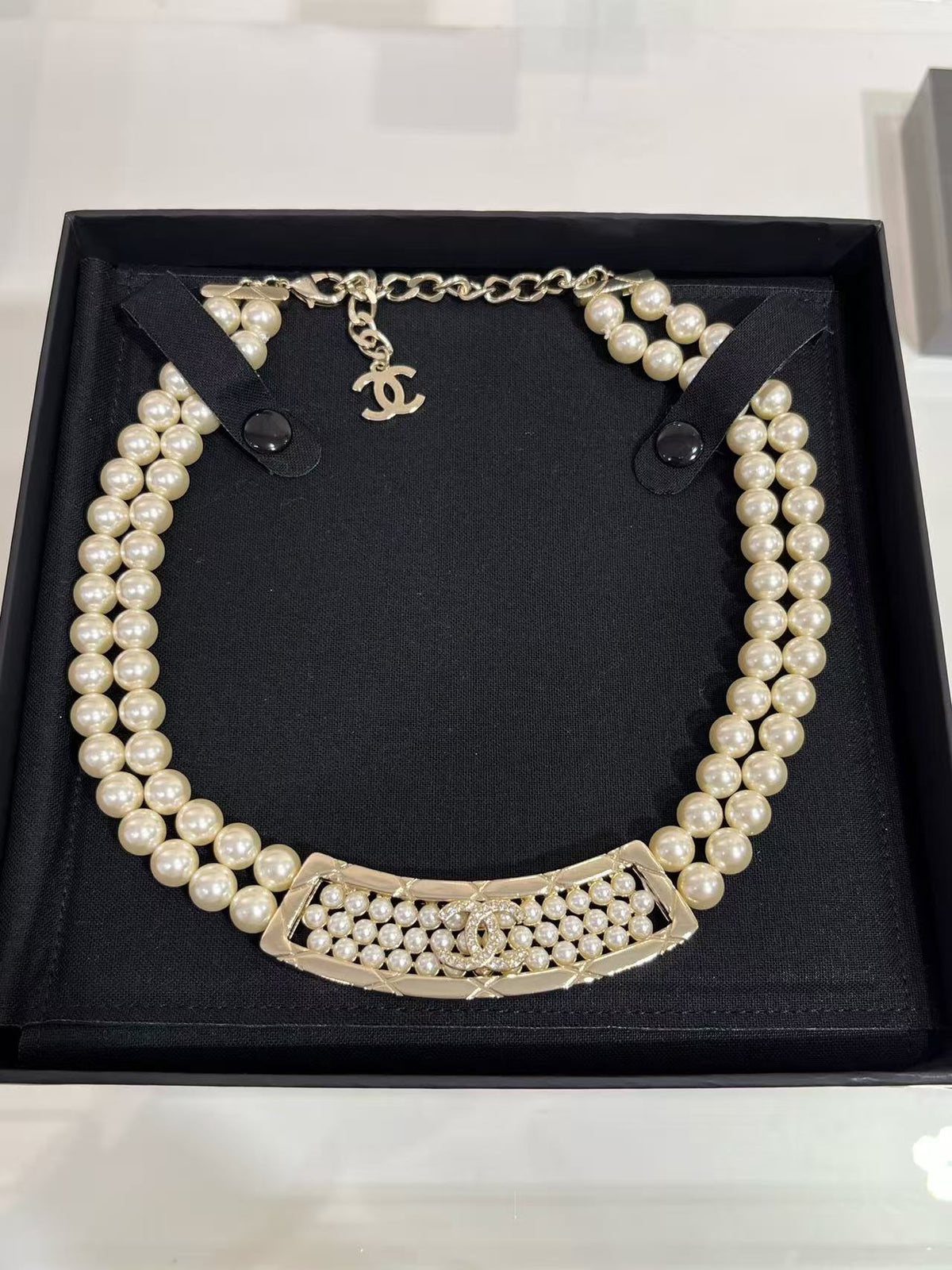 Trendy 18K CC Black And White Diamond Gold Necklace Handcrafted 18K Gold Diamond Necklace Stylish Pendant Necklace For Women Casual Formal Outfit Accessory, CHANE