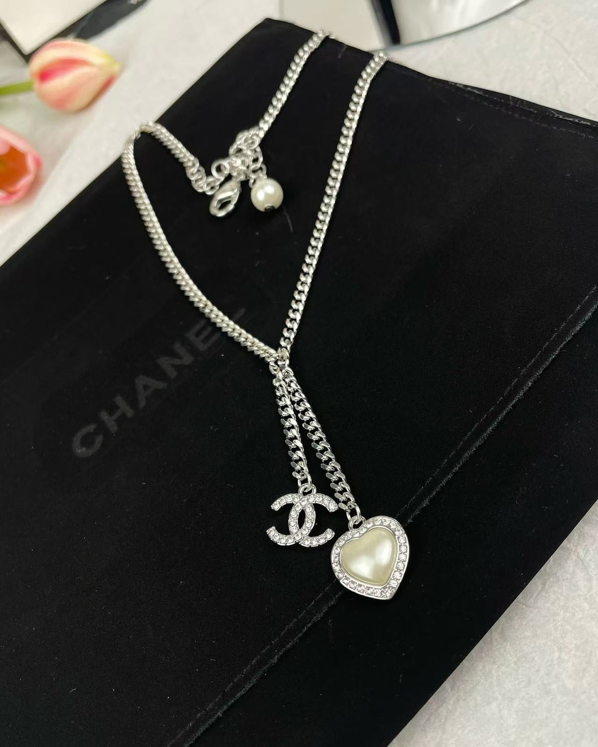 Trendy 18K CC Black And White Diamond Gold Necklace Handcrafted 18K Gold Diamond Necklace Stylish Pendant Necklace For Women Casual Formal Outfit Accessory, CHANE