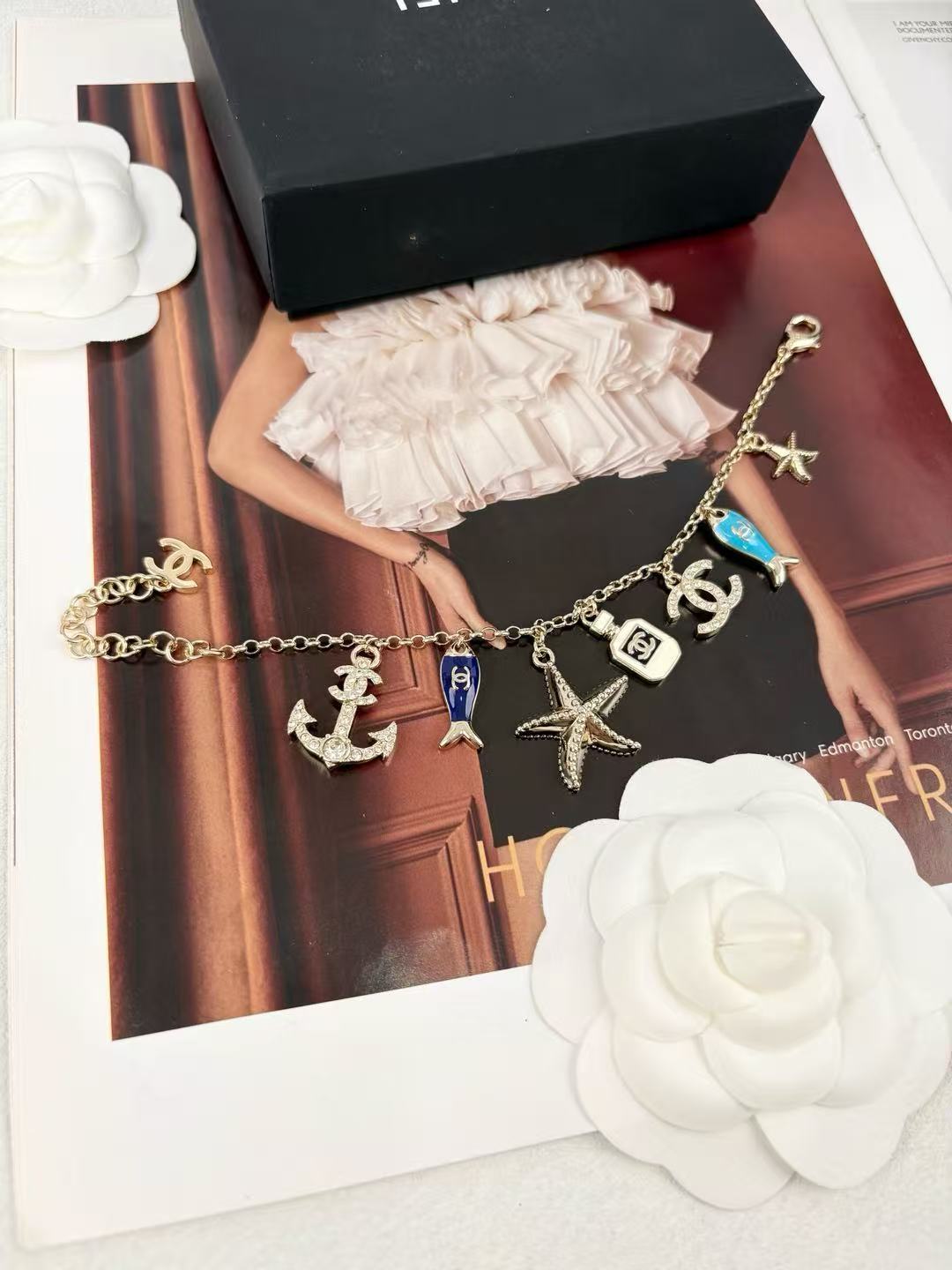18K CC  -Style Elegant Pendant Bracelet for Women, CHANE