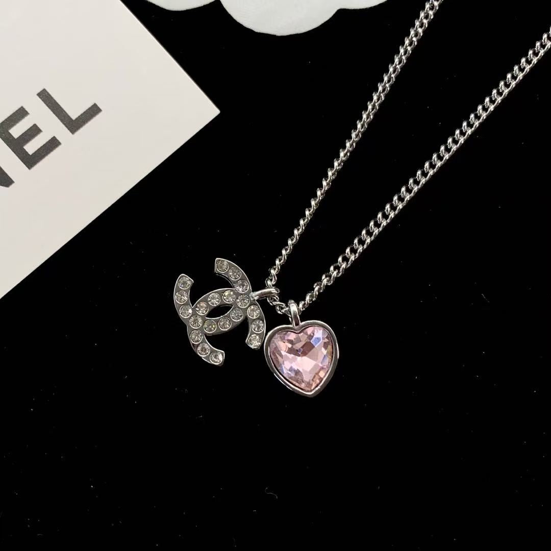 Trendy 18K CC Black And White Diamond Gold Necklace Handcrafted 18K Gold Diamond Necklace Stylish Pendant Necklace For Women Casual Formal Outfit Accessory, CHANE