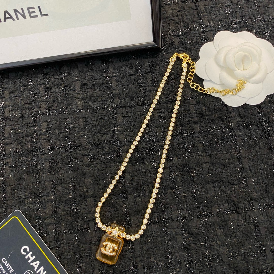 Trendy 18K CC Black And White Diamond Gold Necklace Handcrafted 18K Gold Diamond Necklace Stylish Pendant Necklace For Women Casual Formal Outfit Accessory, CHANE