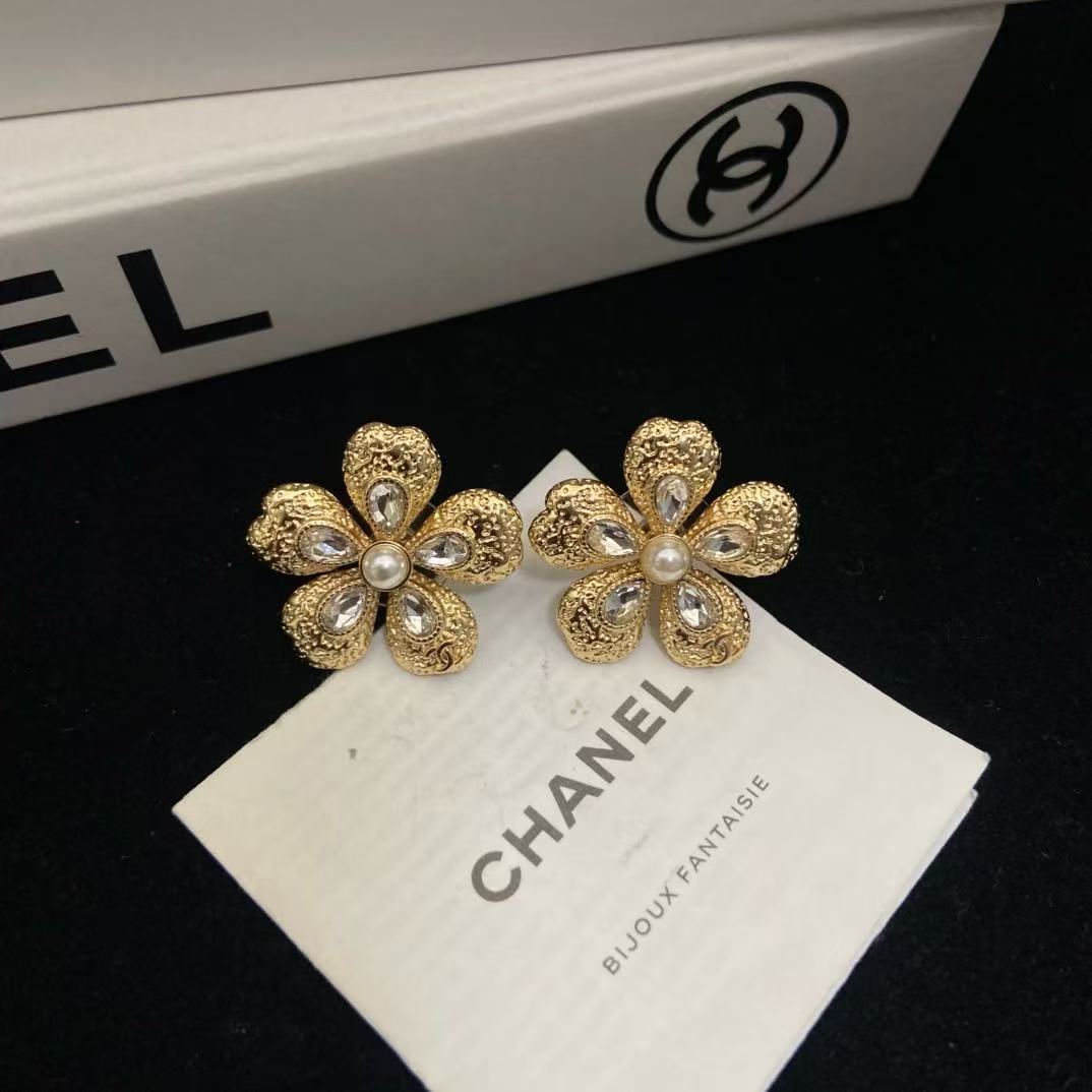 18K CC Black & White Diamond Gold Earrings, CHANE