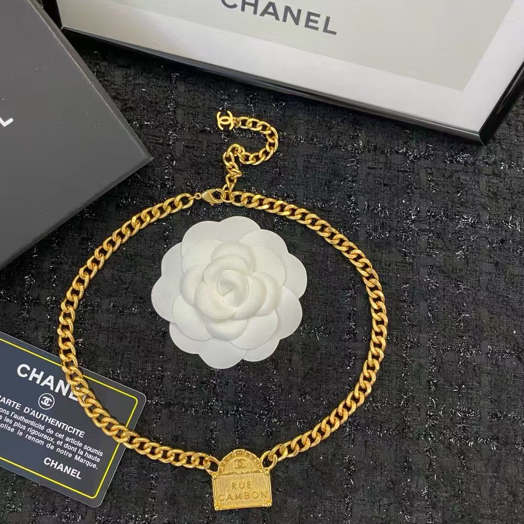 Trendy 18K CC Black And White Diamond Gold Necklace Handcrafted 18K Gold Diamond Necklace Stylish Pendant Necklace For Women Casual Formal Outfit Accessory, CHANE