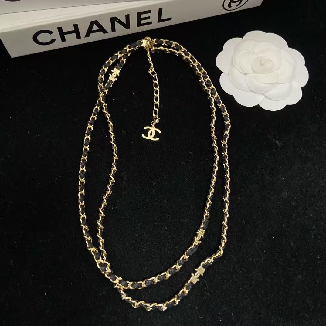 Trendy 18K CC Black And White Diamond Gold Necklace Handcrafted 18K Gold Diamond Necklace Stylish Pendant Necklace For Women Casual Formal Outfit Accessory, CHANE