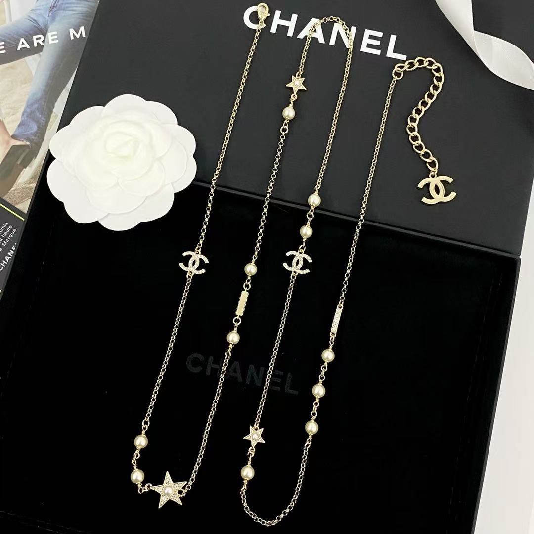 Trendy 18K CC Black And White Diamond Gold Necklace Handcrafted 18K Gold Diamond Necklace Stylish Pendant Necklace For Women Casual Formal Outfit Accessory, CHANE