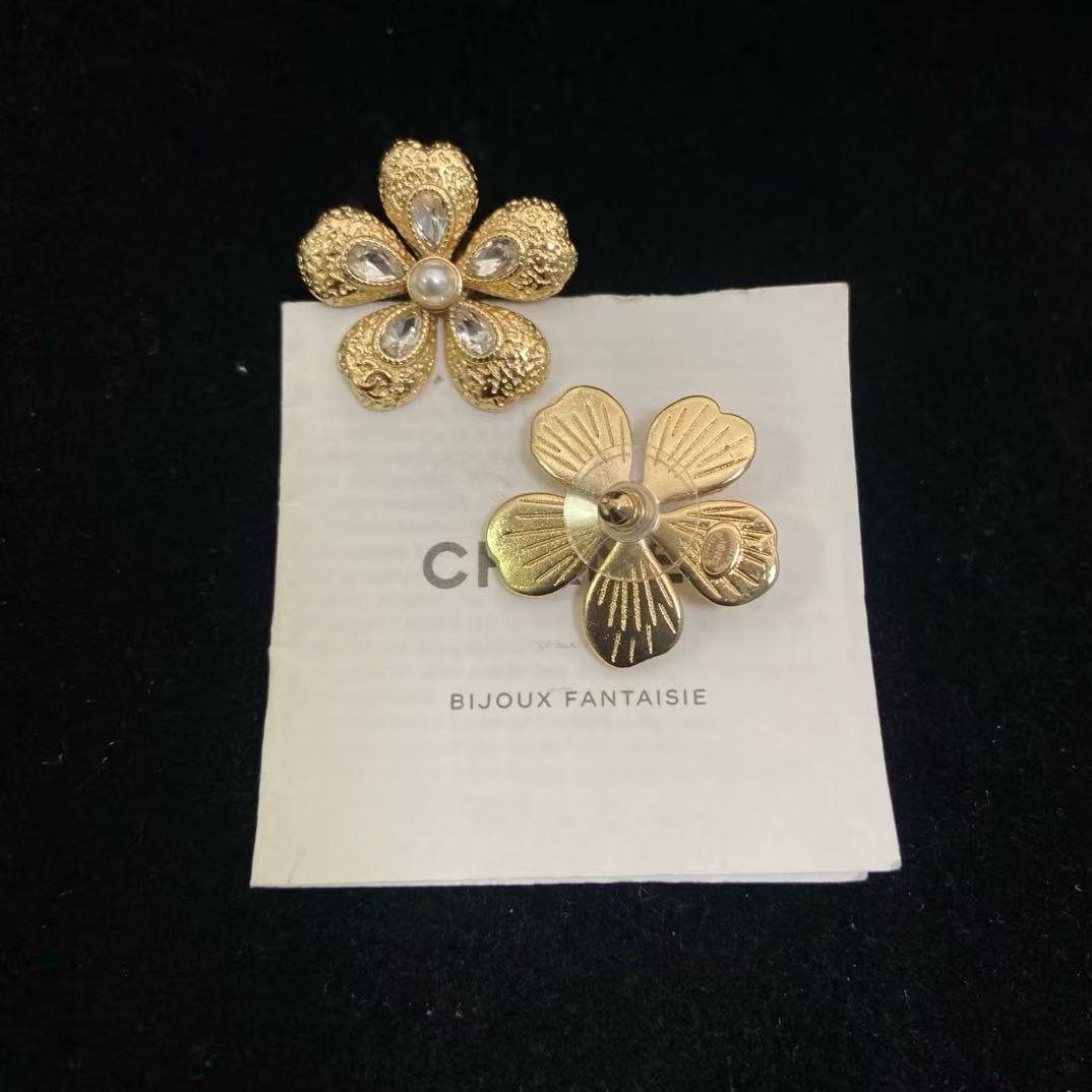 18K CC Black & White Diamond Gold Earrings, CHANE