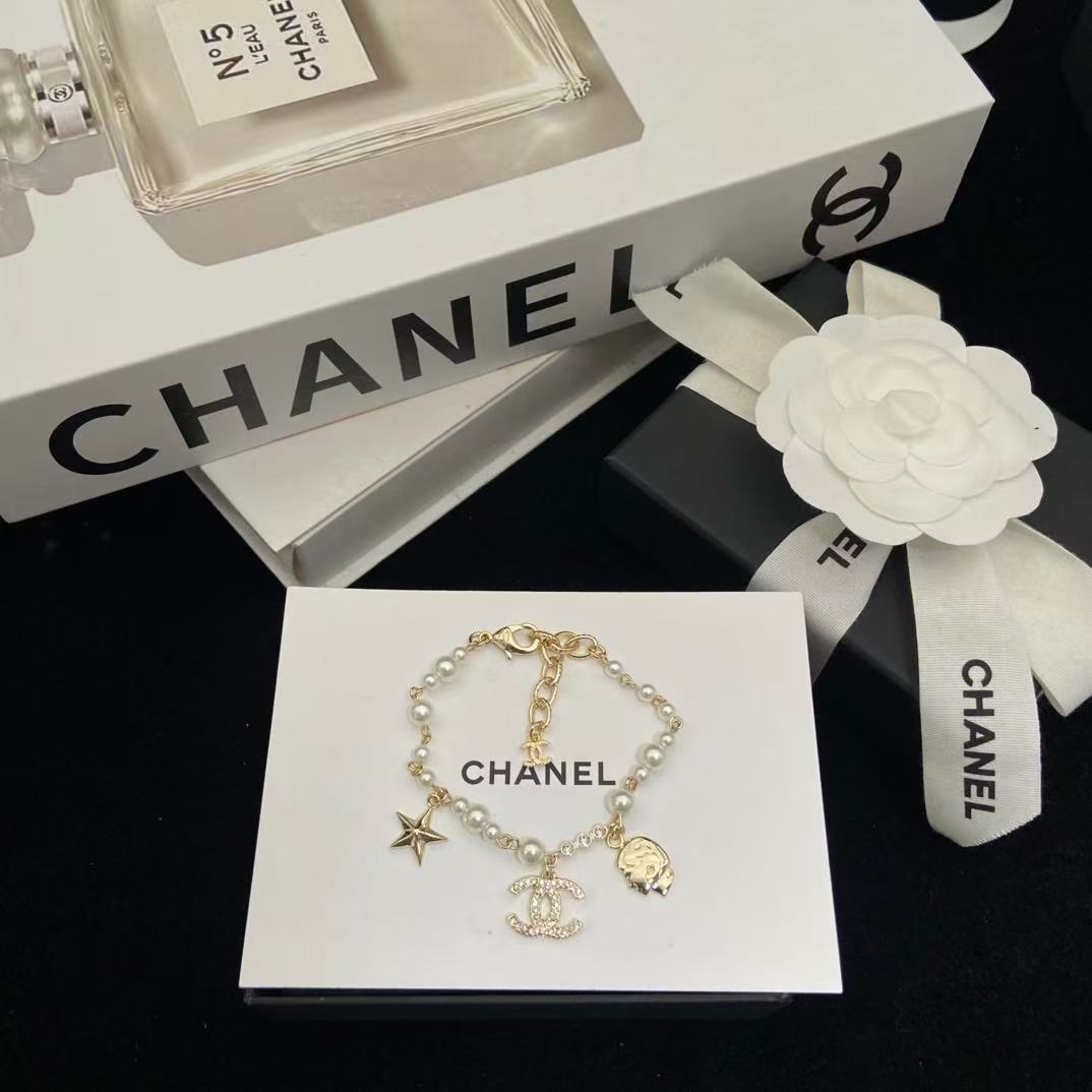 18K CC  -Style Elegant Pendant Bracelet for Women, CHANE