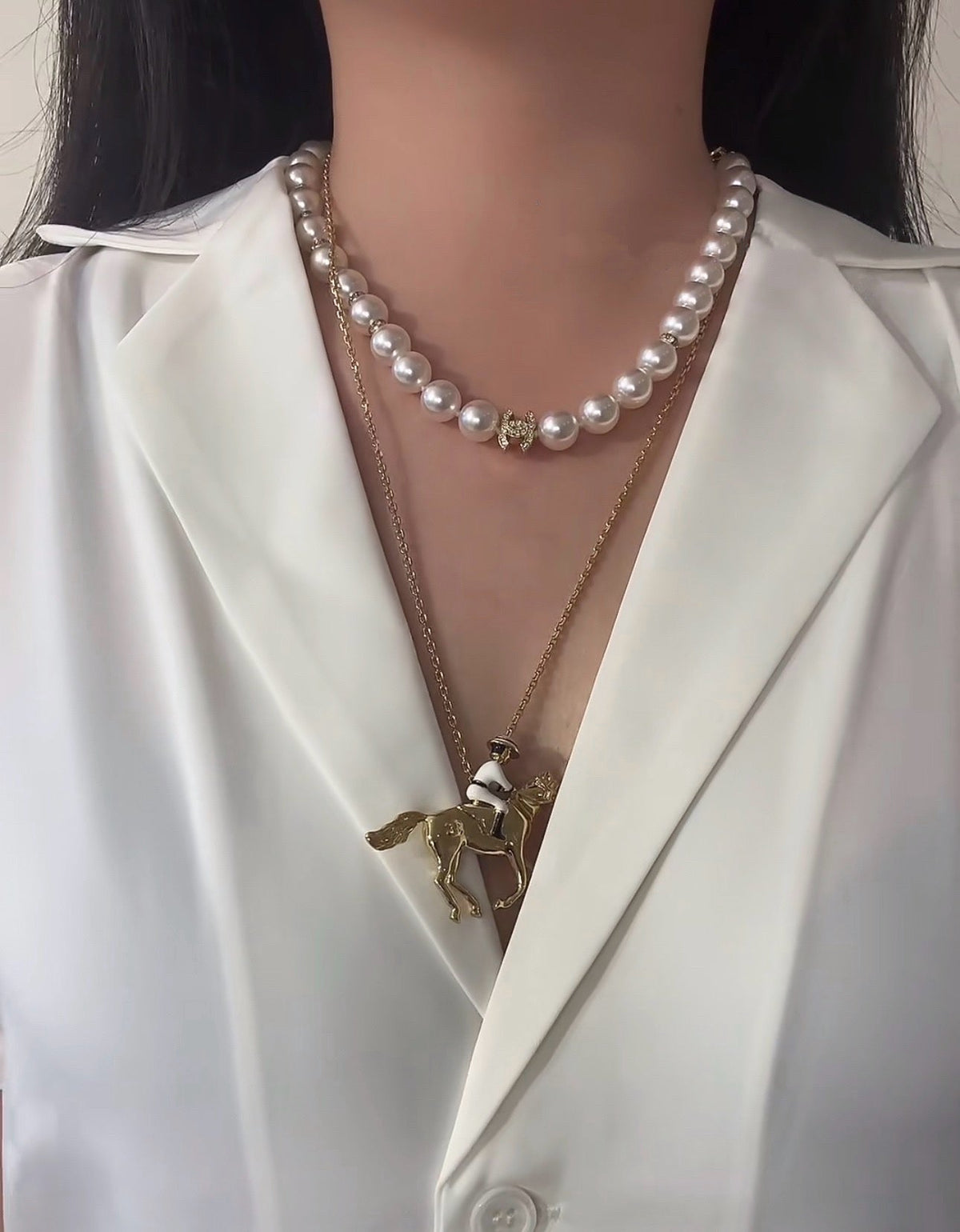 Trendy 18K CC Black And White Diamond Gold Necklace Handcrafted 18K Gold Diamond Necklace Stylish Pendant Necklace For Women Casual Formal Outfit Accessory, CHANE