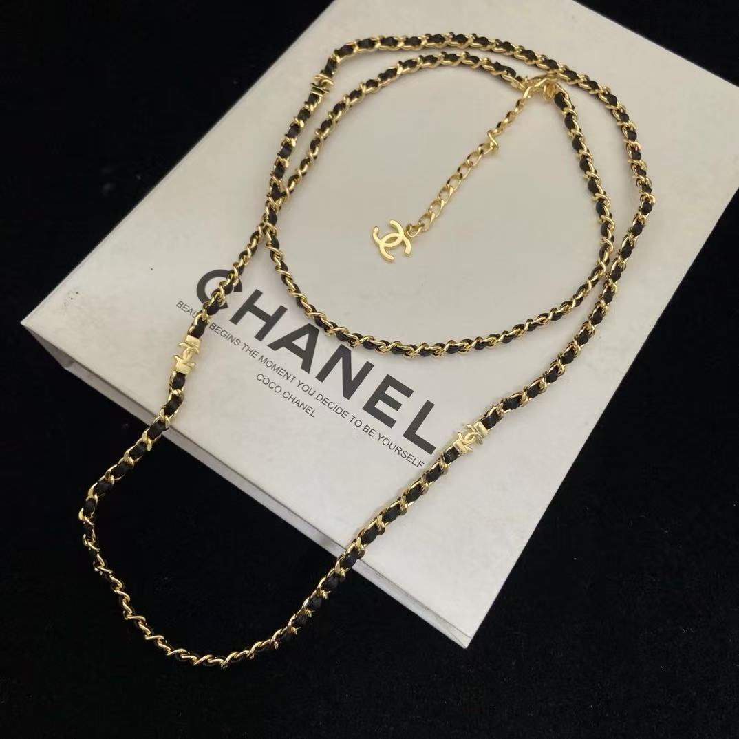 Trendy 18K CC Black And White Diamond Gold Necklace Handcrafted 18K Gold Diamond Necklace Stylish Pendant Necklace For Women Casual Formal Outfit Accessory, CHANE