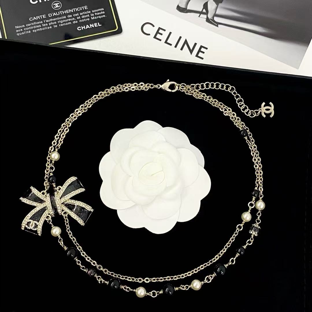 Trendy 18K CC Black And White Diamond Gold Necklace Handcrafted 18K Gold Diamond Necklace Stylish Pendant Necklace For Women Casual Formal Outfit Accessory, CHANE