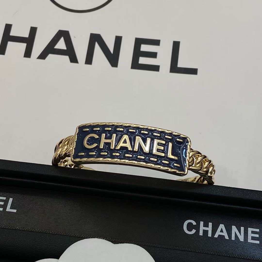 18K CC  -Style Elegant Pendant Bracelet for Women, CHANE