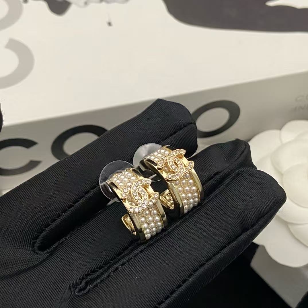 18K CC Black & White Diamond Gold Earrings, CHANE