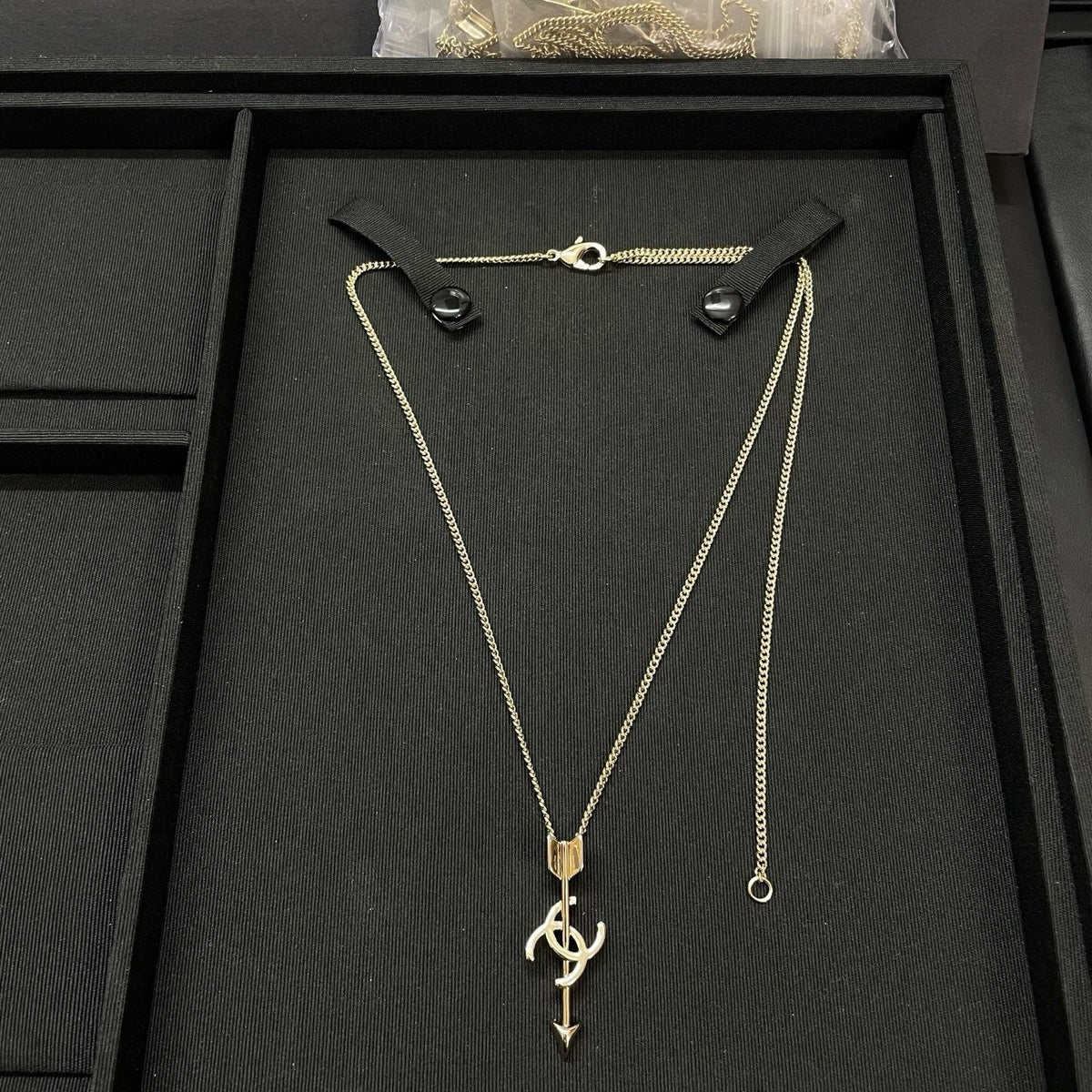 Trendy 18K CC Black And White Diamond Gold Necklace Handcrafted 18K Gold Diamond Necklace Stylish Pendant Necklace For Women Casual Formal Outfit Accessory, CHANE