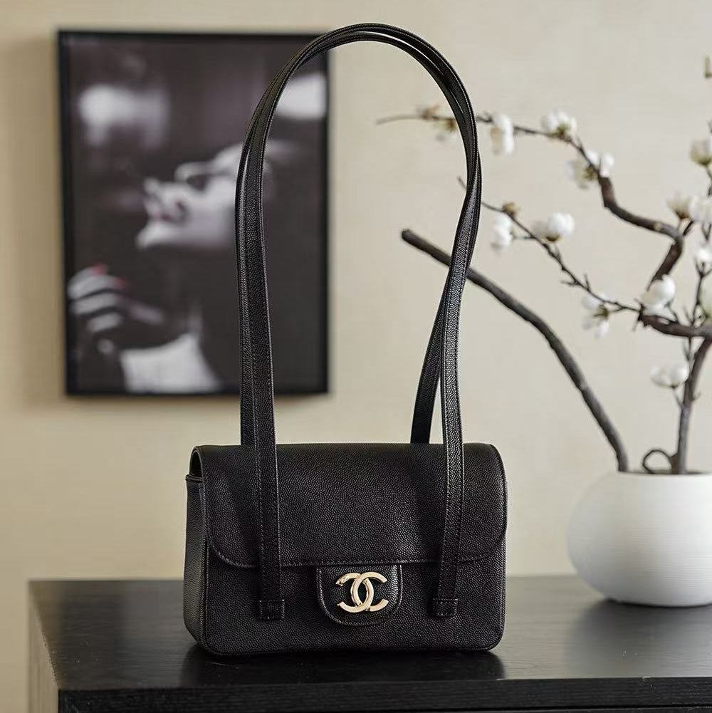 CC BAG  2026 Bag 22cm Black Grained Shiny Calfskin