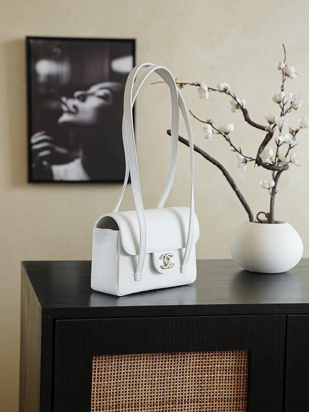 CC BAG  2026 Bag 22cm White Grained Shiny Calfskin