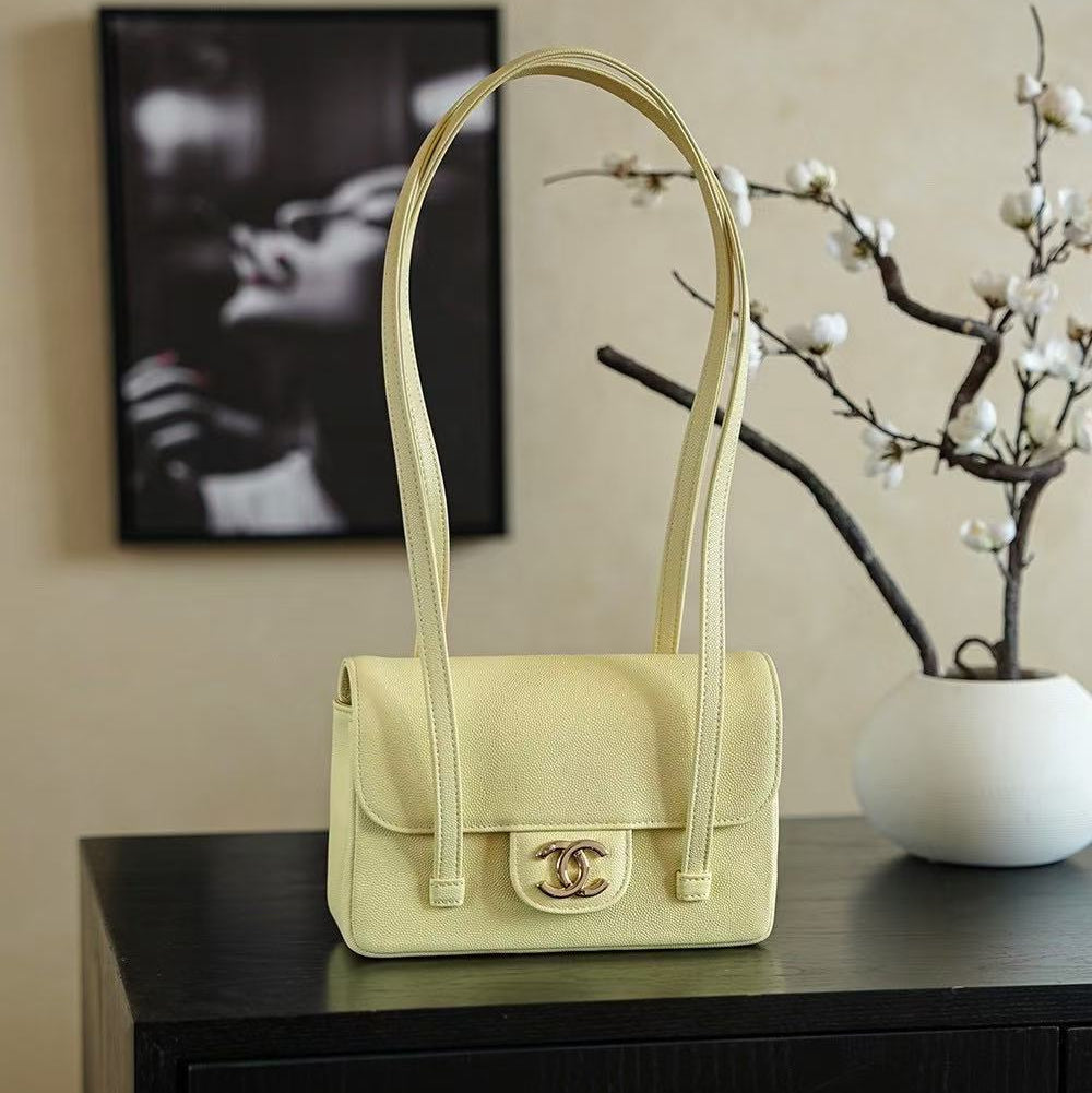 CC BAG  2026 Bag 22cm Yellow Grained Shiny Calfskin