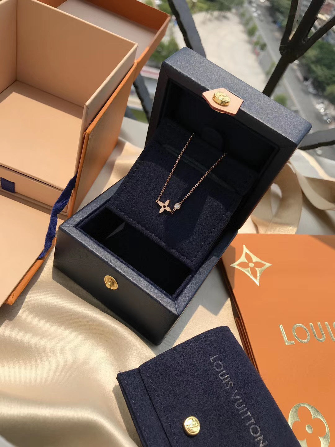 CCjewelry BLOSSOM PENDANT PINK GOLD AND DIAMOND L.V