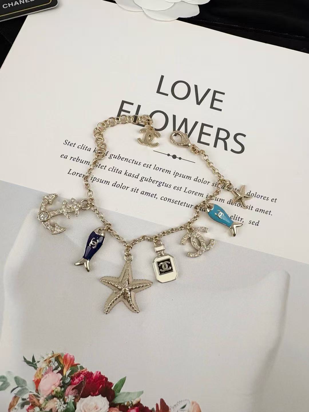 18K CC  -Style Elegant Pendant Bracelet for Women, CHANE
