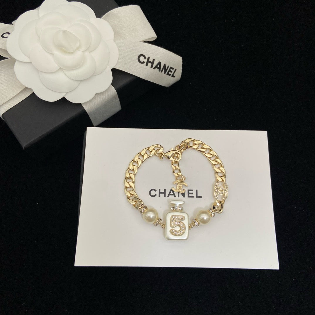 18K CC  -Style Elegant Pendant Bracelet for Women, CHANE