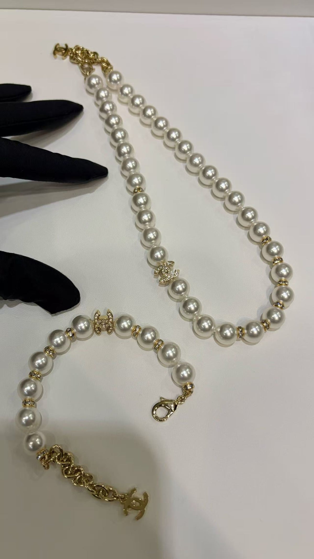 Trendy 18K CC Black And White Diamond Gold Necklace Handcrafted 18K Gold Diamond Necklace Stylish Pendant Necklace For Women Casual Formal Outfit Accessory, CHANE