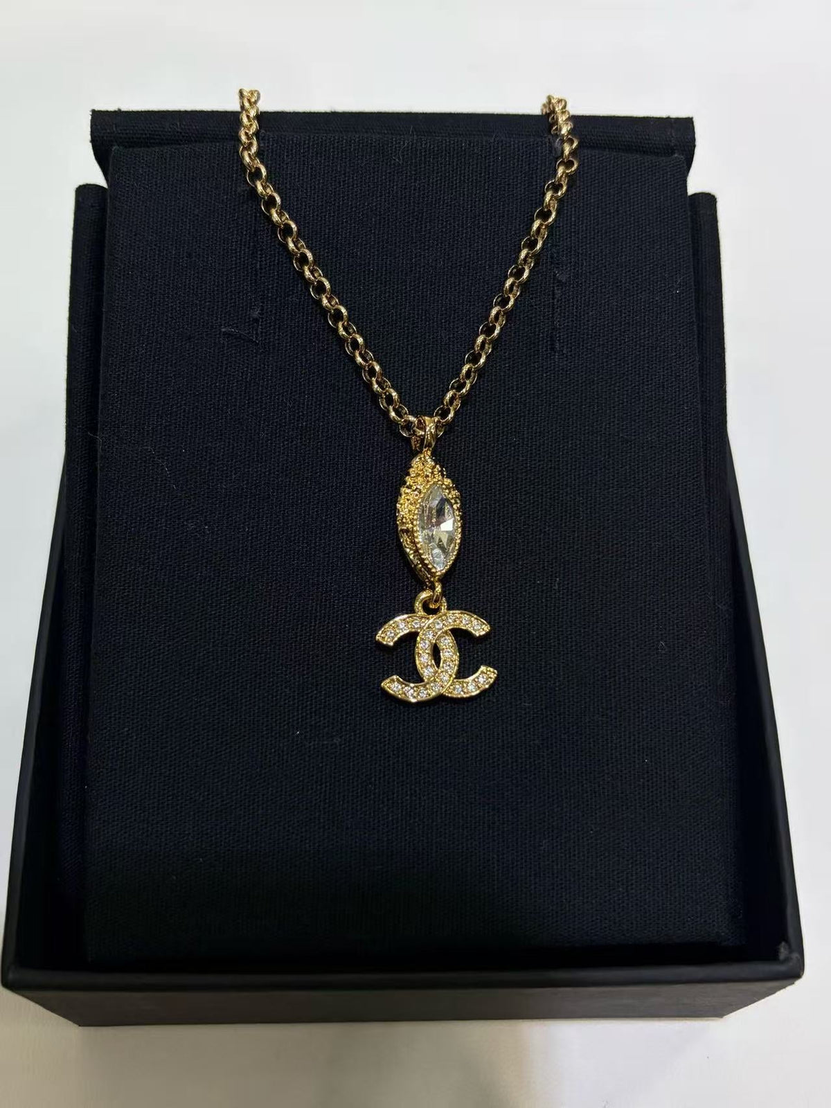 Trendy 18K CC Black And White Diamond Gold Necklace Handcrafted 18K Gold Diamond Necklace Stylish Pendant Necklace For Women Casual Formal Outfit Accessory, CHANE
