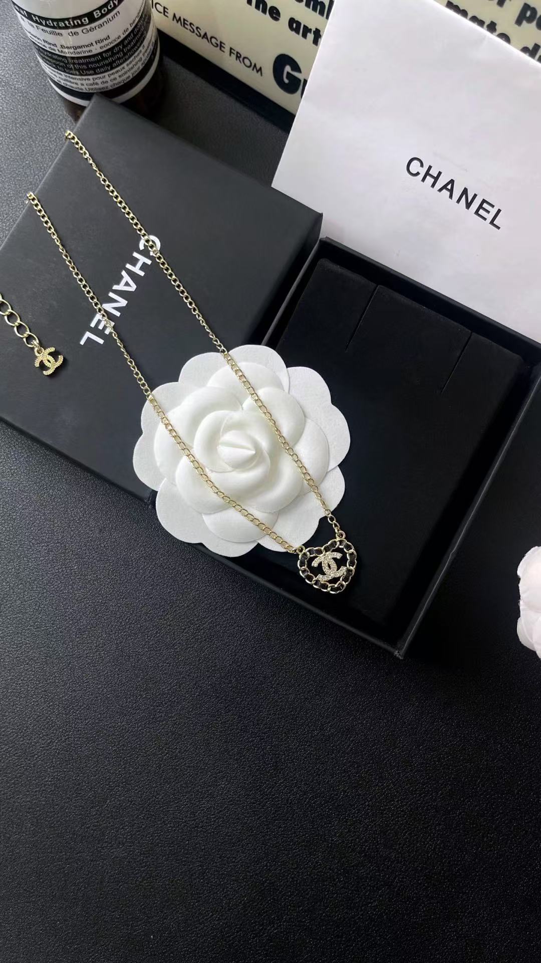 Trendy 18K CC Black And White Diamond Gold Necklace Handcrafted 18K Gold Diamond Necklace Stylish Pendant Necklace For Women Casual Formal Outfit Accessory, CHANE