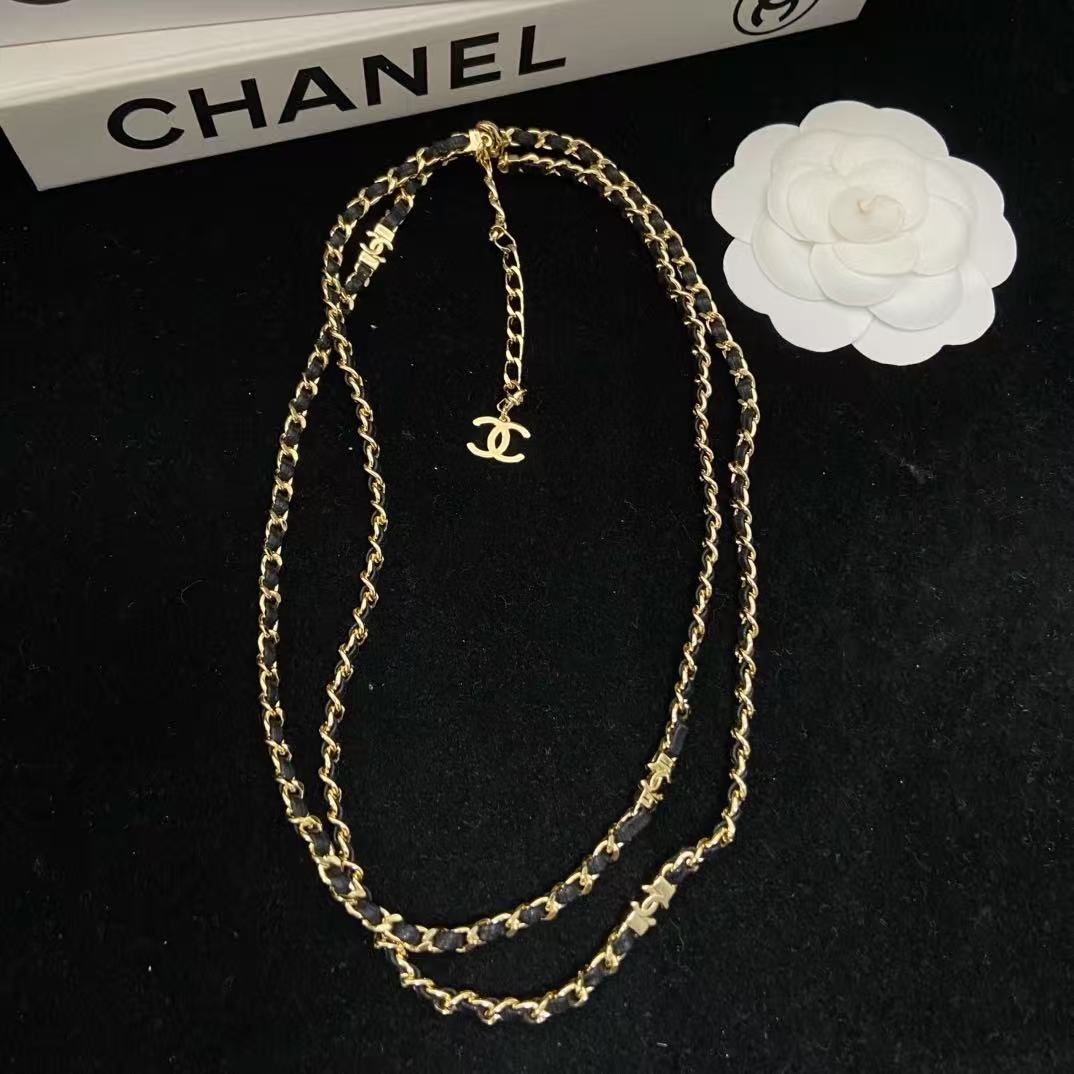 Trendy 18K CC Black And White Diamond Gold Necklace Handcrafted 18K Gold Diamond Necklace Stylish Pendant Necklace For Women Casual Formal Outfit Accessory, CHANE