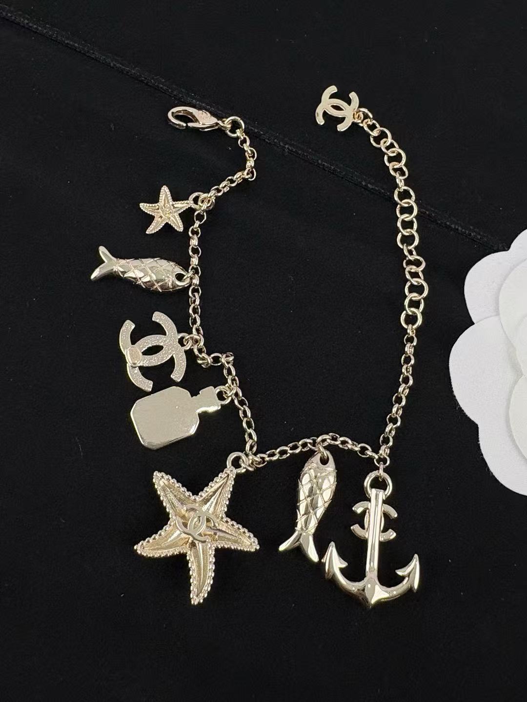 18K CC  -Style Elegant Pendant Bracelet for Women, CHANE