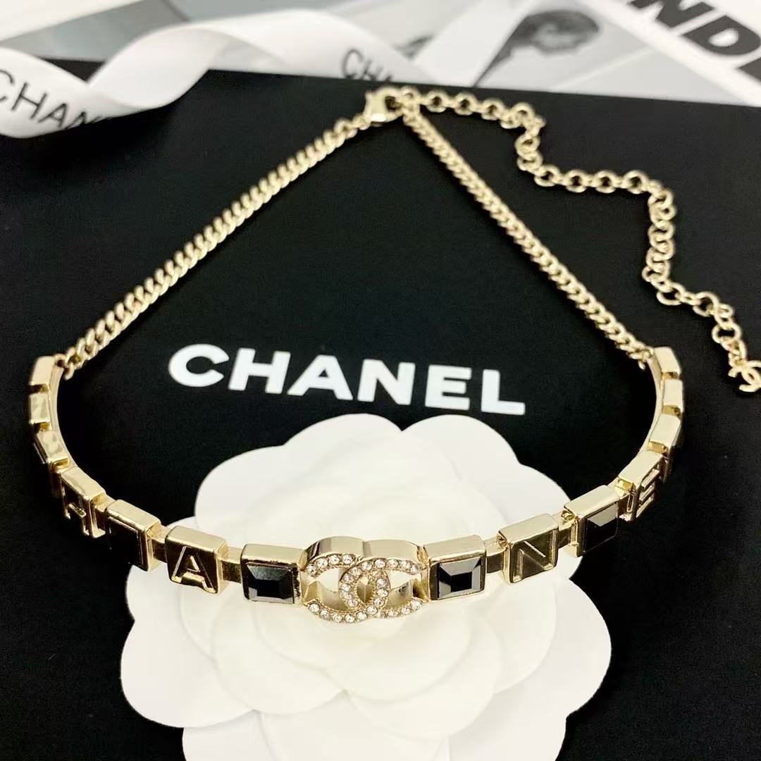 Trendy 18K CC Black And White Diamond Gold Necklace Handcrafted 18K Gold Diamond Necklace Stylish Pendant Necklace For Women Casual Formal Outfit Accessory, CHANE